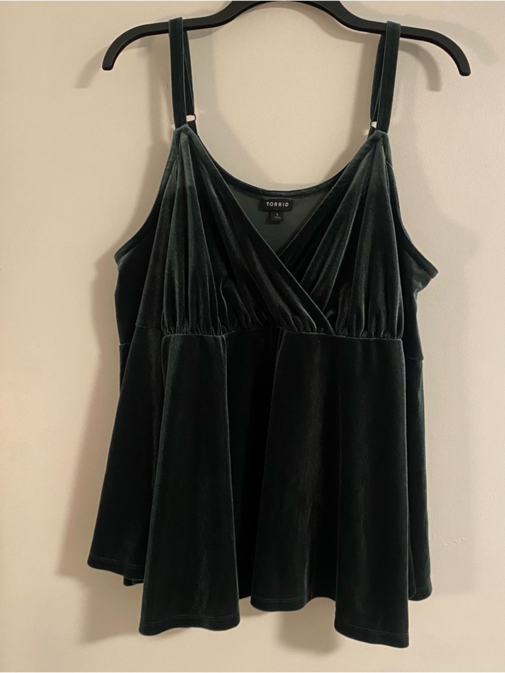 Torrid Size 1 Green Velvet Baby Doll Top With Cold Shoulder Peplum Velour Trend